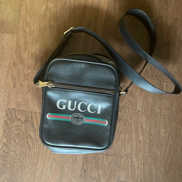 Gucci Grain calfskin Logo print Messenger Bag - Picture 1 of 8